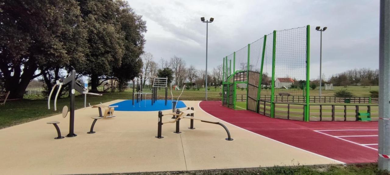 Saint-Meme-les-Carrieres Gite La Rive Gauche מראה חיצוני תמונה